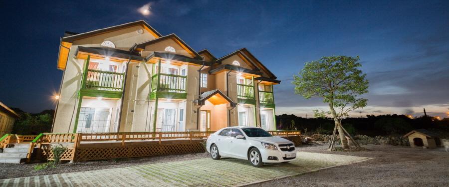 Red Windmill Pension Jeju Exterior foto